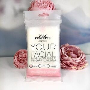 Daily Concepts Your Facial Mini Scrubber Ideal for Travel! *BNIB
